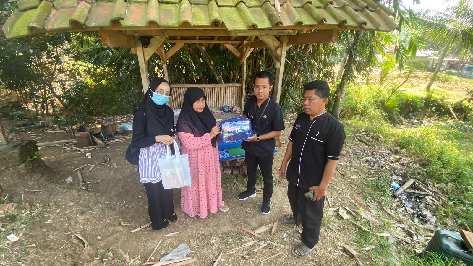 Penyaluran Bantuan Sosial Bagi Korban Pergeseran Tanah