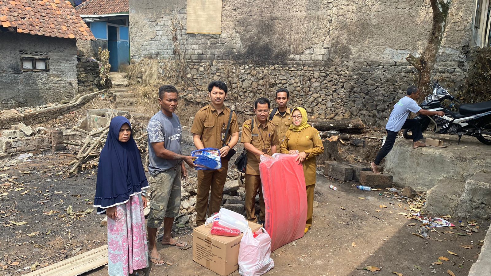 Penyaluran Bantuan Sosial Bagi Korban Bencana Kebakaran 24 Juli 2023