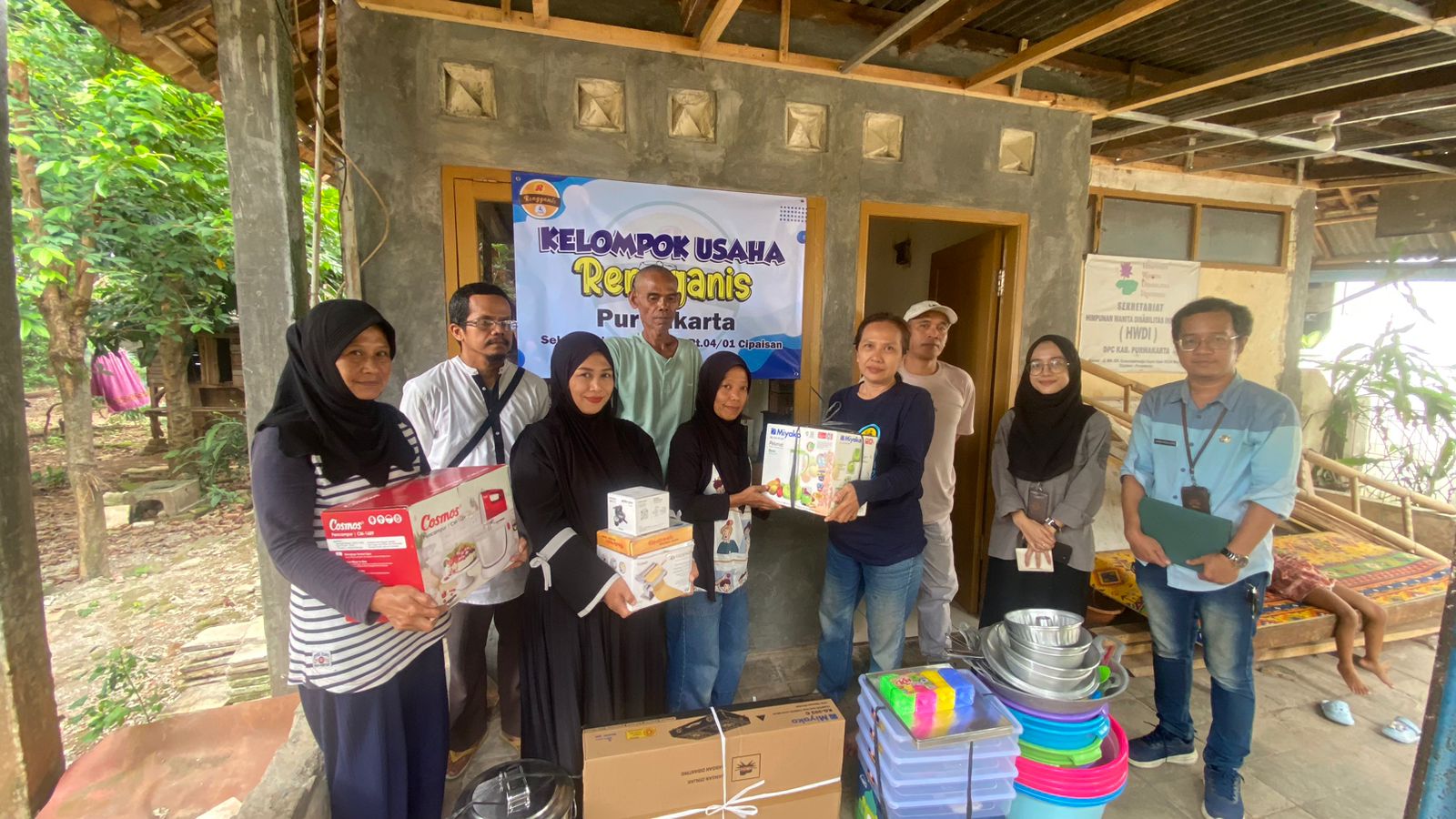 Serah Terima Bantuan Kearifan Lokal Kementerian Sosial RI