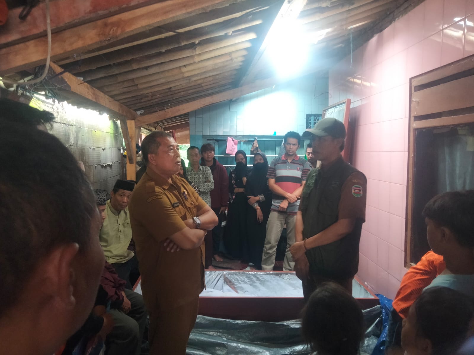 Menyerahkan Jenazah PPKS terlantar di Kabupaten BangkaÂ KepulauanÂ Babel